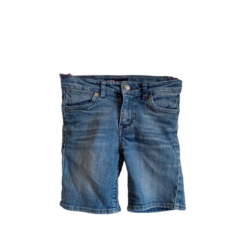 Levi light wash knee length jean shorts‎